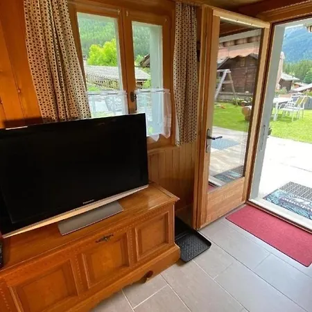 Einzimmerwohnung In Authentischem Schweizer Chalet Fur 2-3 Personen, Private Terrasse, Mit Fruhstuck Appartement